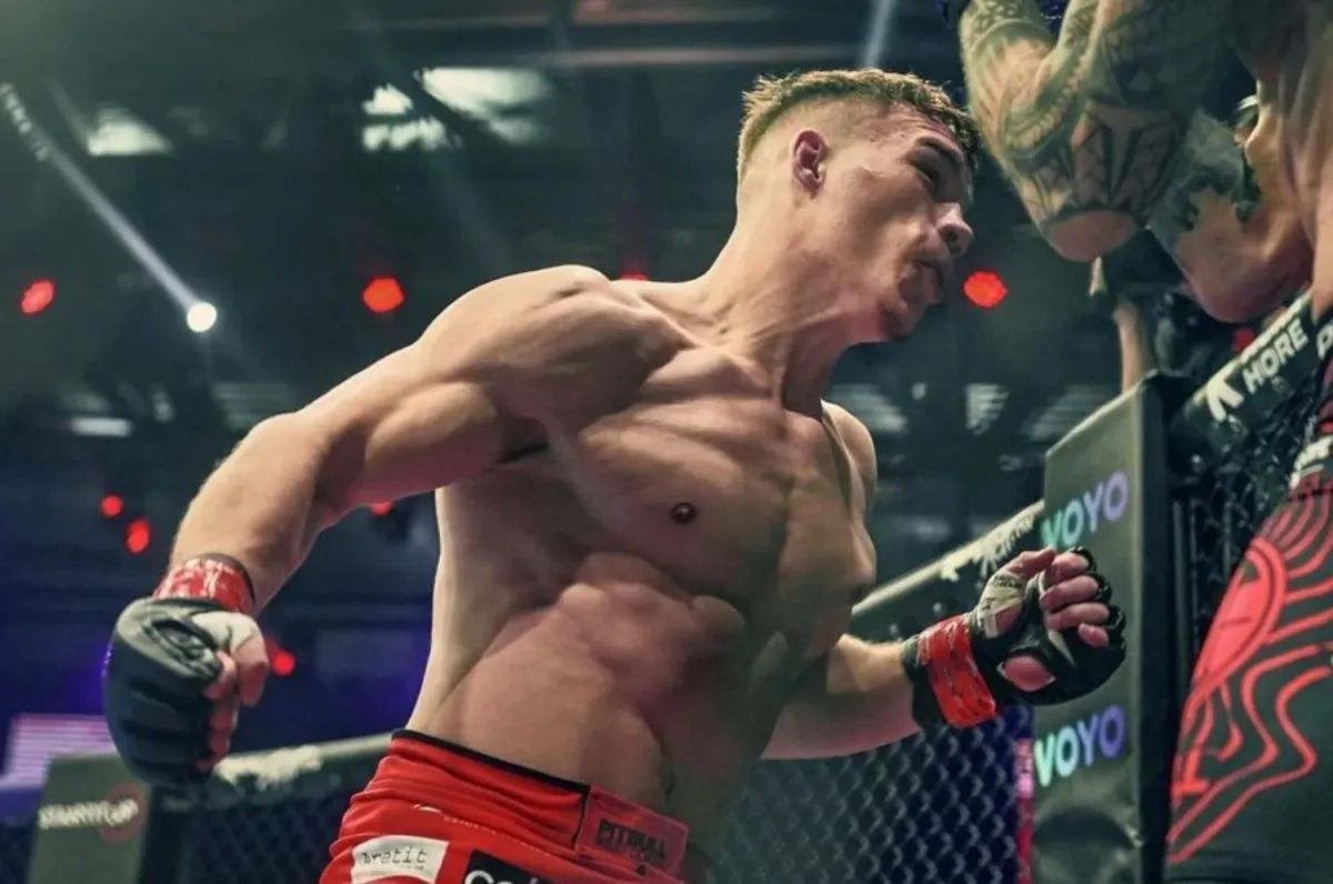 A ochranka měla práci. Bojovníci se nečekaně splašili