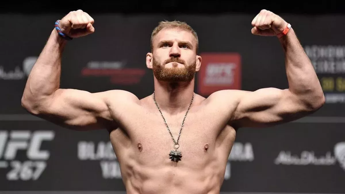 Bitva o Procházkův uvolněný titul. Nový fenomén kuje sebevědomé plány, premiéra pro rekordmana