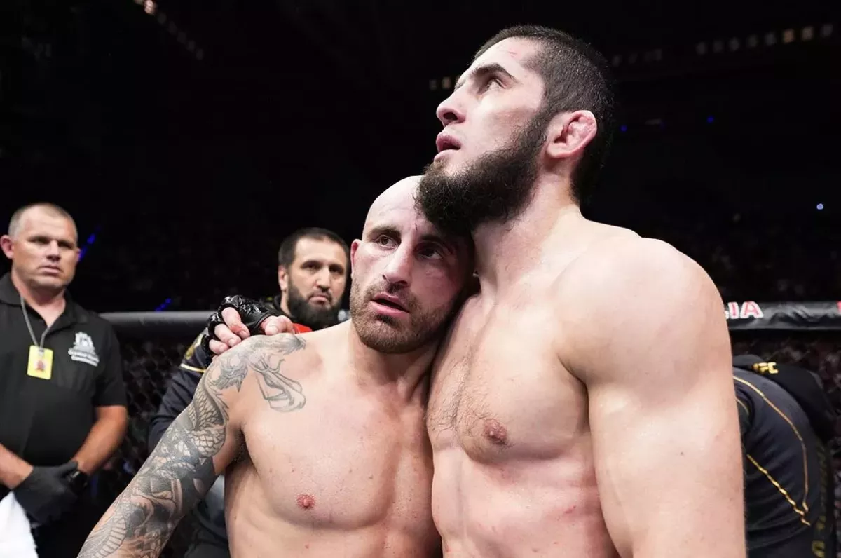 Bitva šampionů nadchla. Volkanovski prozradil debatu, kterou si dal přímo ve vyhroceném boji
