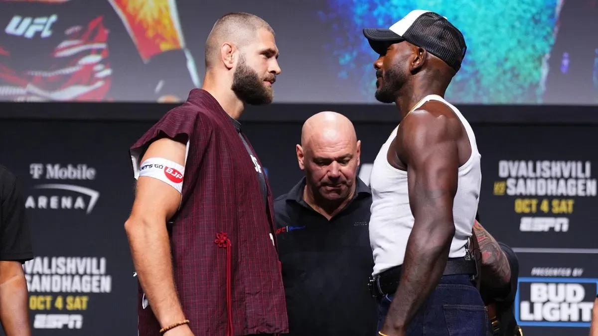 Bitva se blíží. Procházka tváří v tvář soupeři, ruského šampiona diváci vybučeli