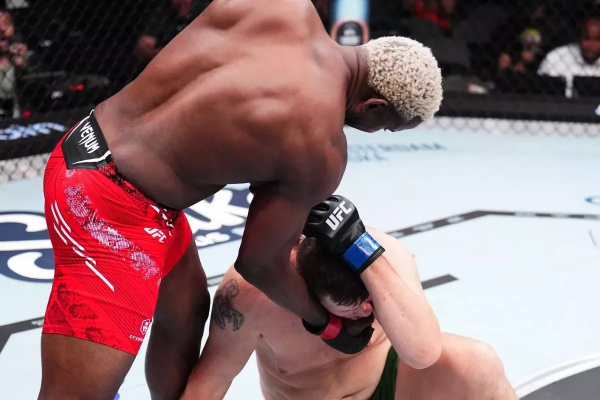 Bleskurychlé KO. Kubánská bouře nadále ničí soupeře. Nezastavila se ani v UFC