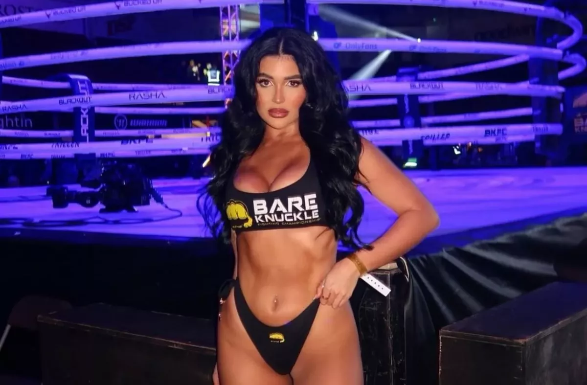 Boxerka baví fanoušky. Odhalené focení, pak pěsti v ringu