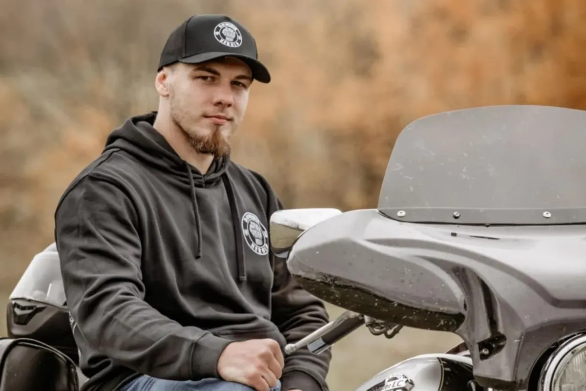 Boxoval se zlomenou nohou. Teď ho čeká bitva o post české jedničky v boxu bez rukavic