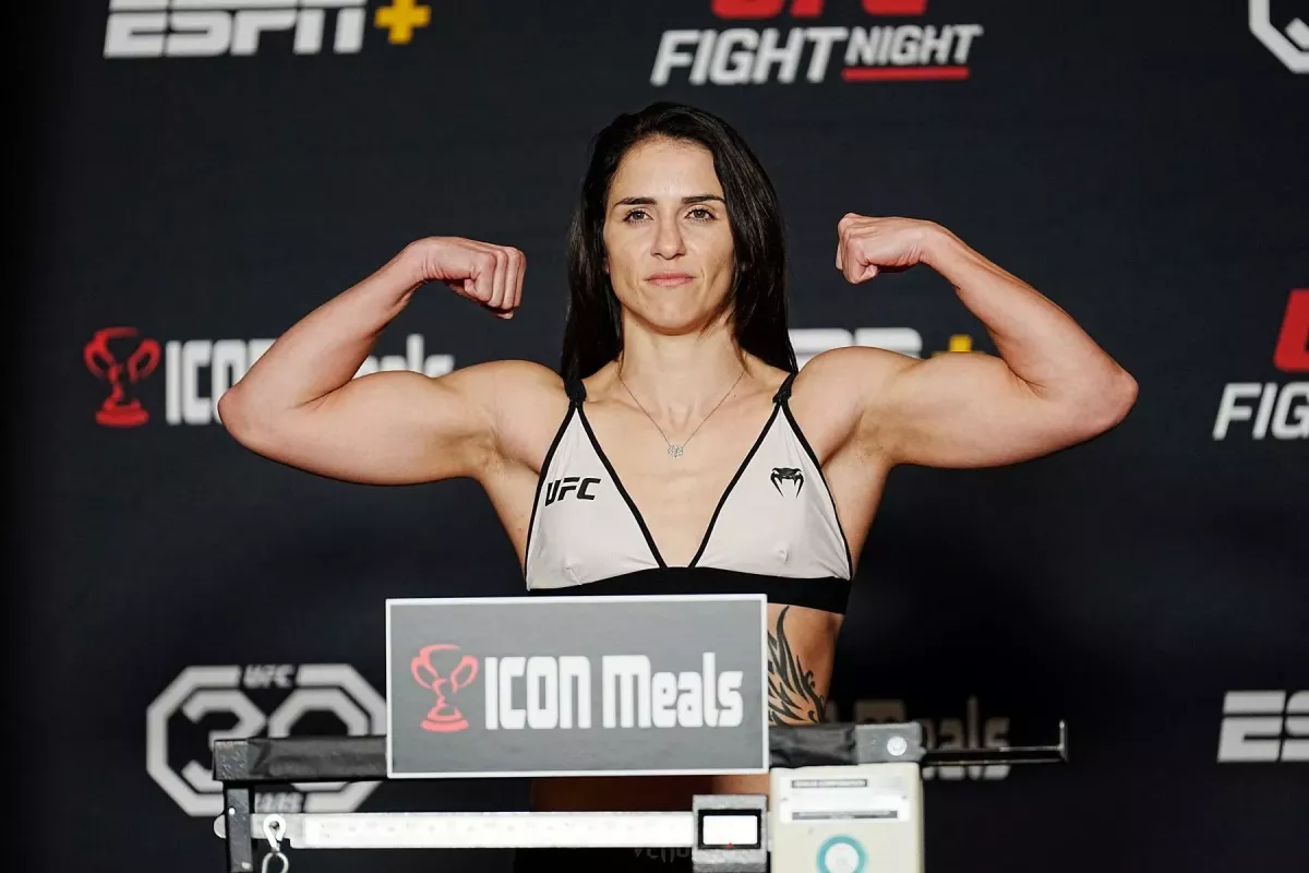 Brazilská šampionka sedí na trůnu UFC. O vládkyni se nebojuje. Bohužel
