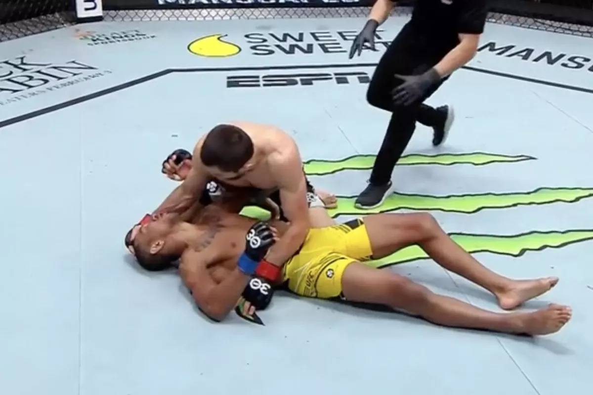 Brutální KO ve Vegas. Za ránu navíc se Rus okamžitě omlouval