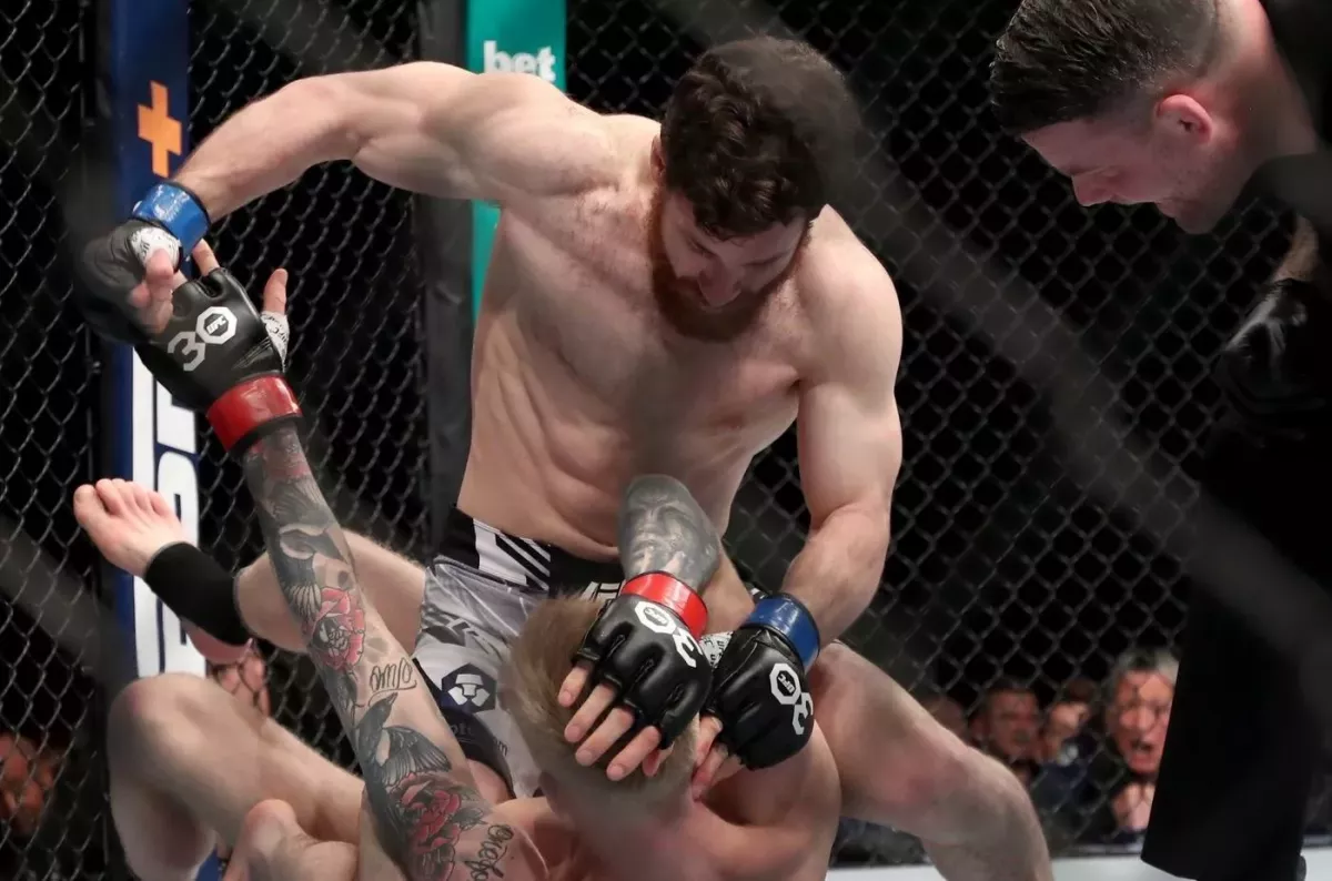Brutální lov v UFC a KO. Outsider sestřelil favorita za 75 sekund