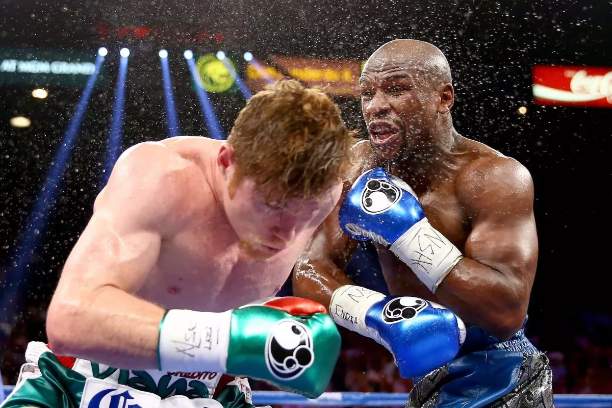 Bývalý Tysonův trenér by rád viděl rozhodčí ze zápasu Mayweathera s Alvarezem ve vězení