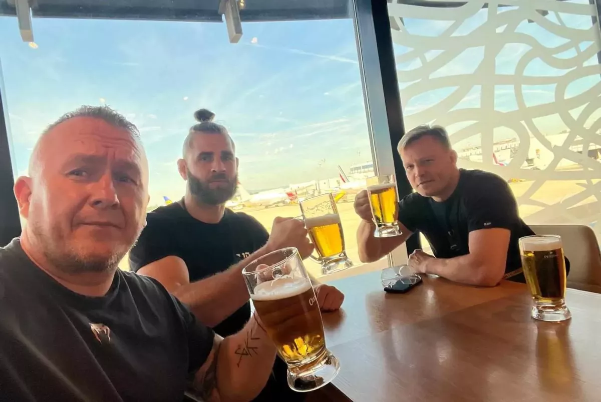 Cesta za titulem UFC započala klasickým rituálem. Procházka s týmem letí do Las Vegas