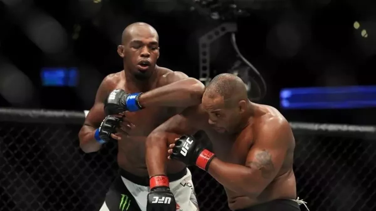 Cormier: Stále mě sžírá, že Jones bral steroidy. Porazil mě jen pod vlivem