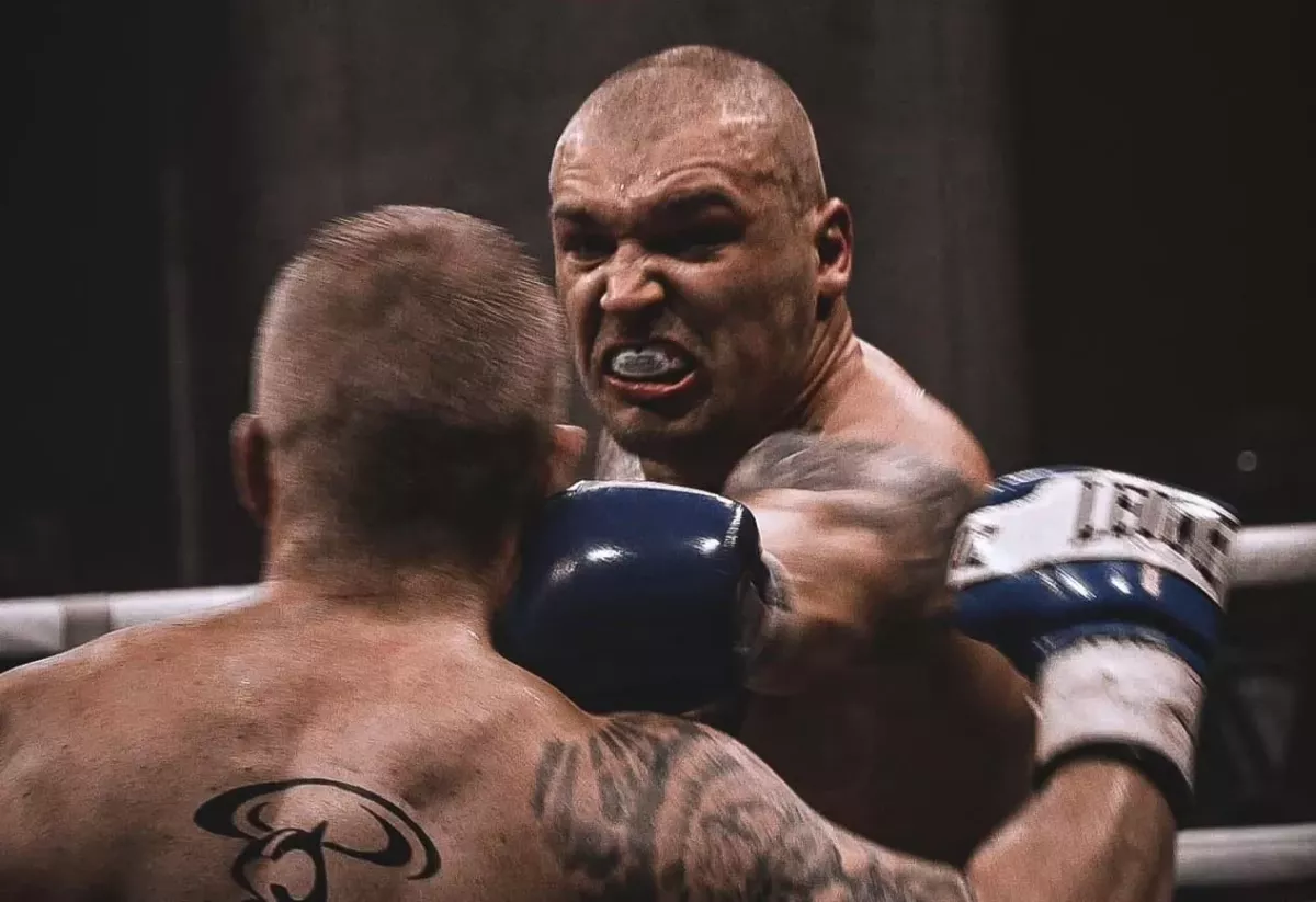 Čtvrt milionu pro Pejsara za titulový boxerský zápas leží na stole. Je to na tobě Vašku, vyzývá soupeře Fajk