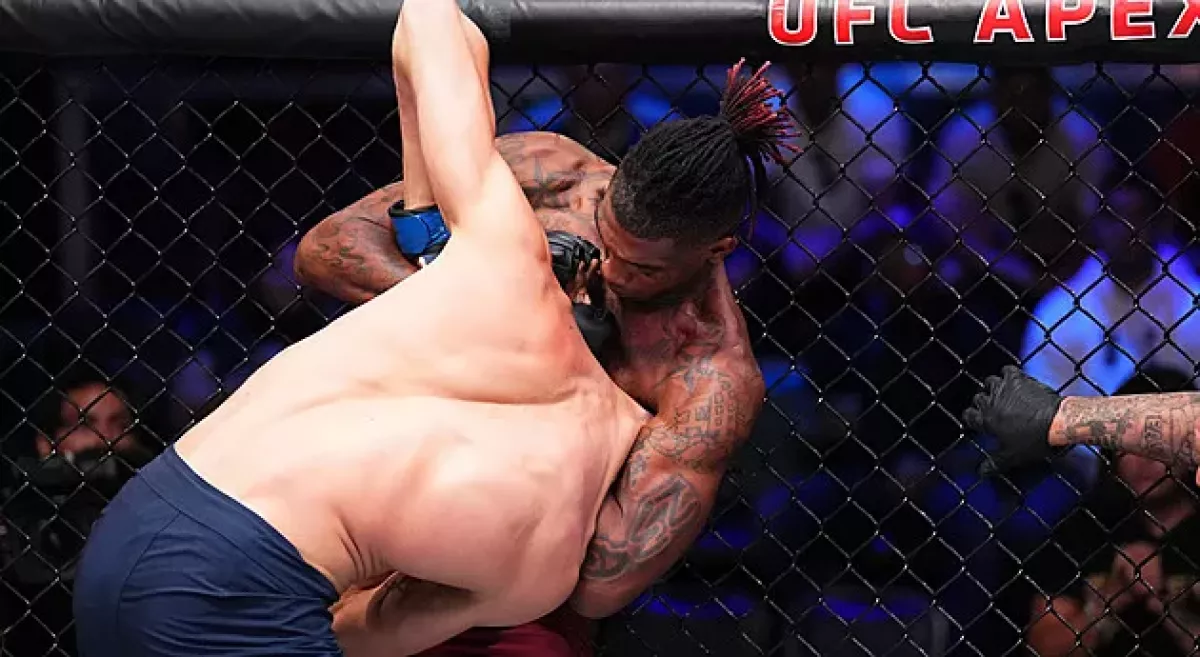 Další Čech se do UFC nedostal. Peňáz už po 47 sekundách odklepal škrcení