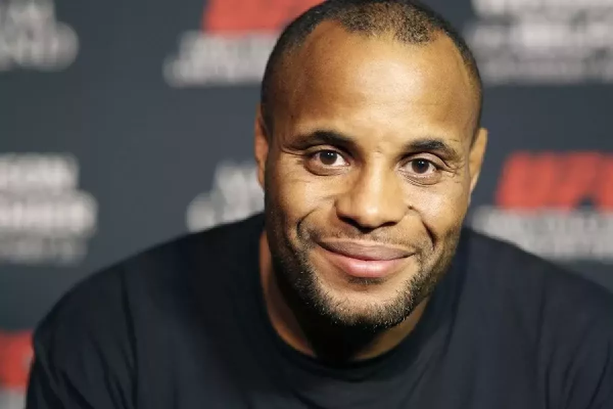 Daniel Cormier předpovídá pět situací, které se stanou v oktagonu UFC v roce 2022