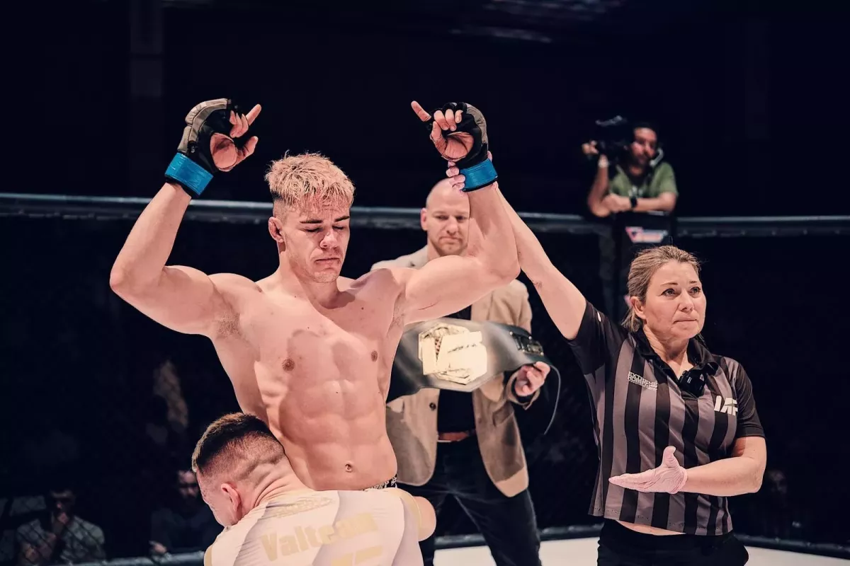 Dělal frajera, teď má z ostudy ušitý kabát, řekl nový šampion IAF. Soupeř jel do nemocnice