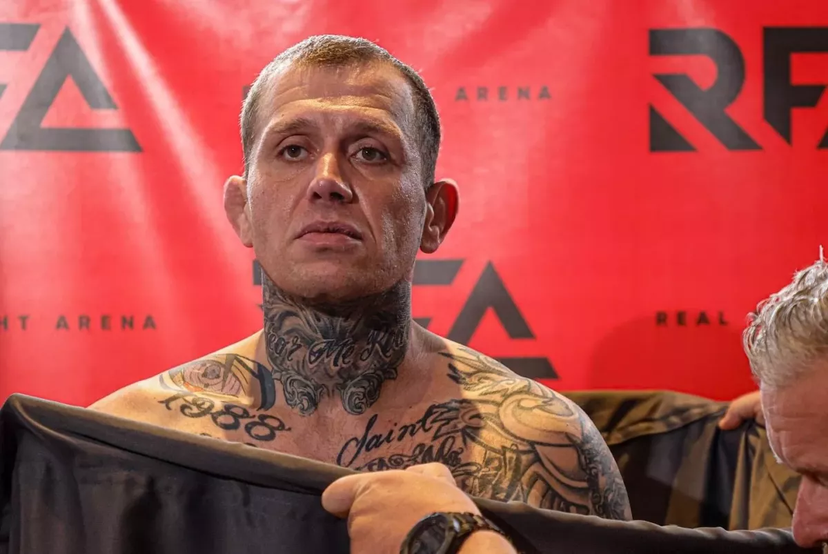 Divočina v RFA. Zápasníci skončili na pohotovosti, někteří se skoro poprali