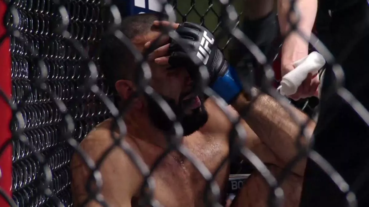 Divoké UFC. KO přišlo i za 22 sekund. Dva zápasy skončily pro nelegální údery