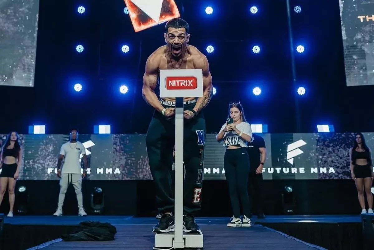 Dokonalá bouře. Brazilec ukončil soupeře pekelným loktem