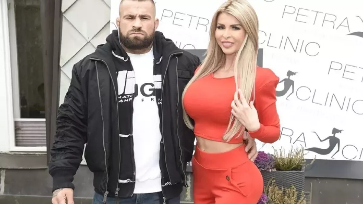 Došlo k velkému usmíření? Vémola vzal svou Lelu do Dubaje