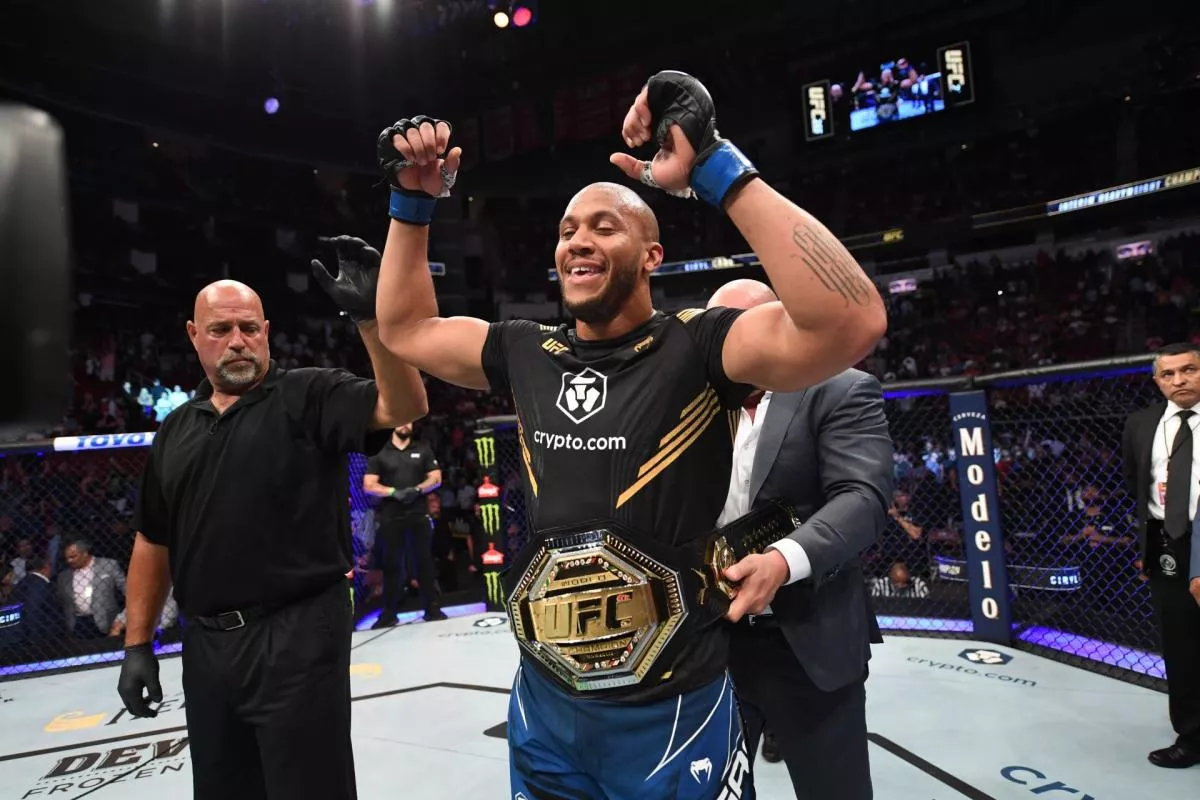 Drsná těžká váha v UFC slaví. Tenhle chlap je pro ostatní velký problém