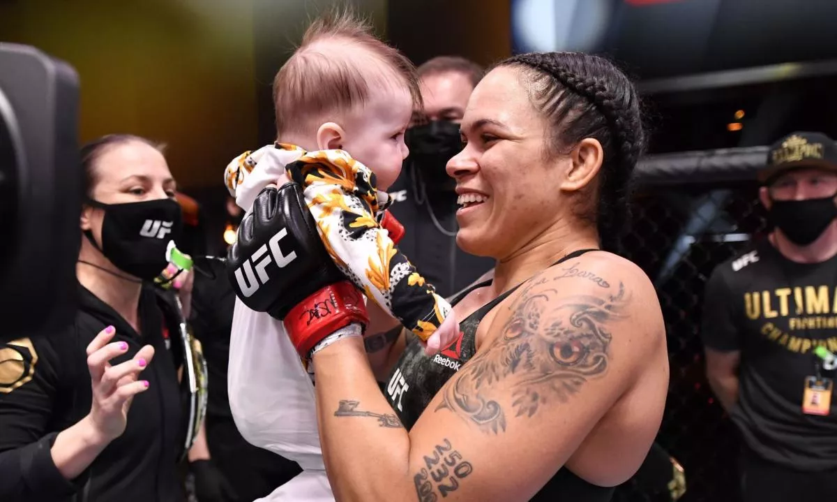Dvojnásobná královna UFC jde hájit titul. Lvice si užívá řeči soupeřky