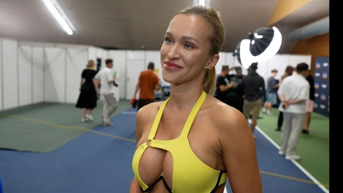 Emoce a radost po výhře v zákulisí. Pozornost na každém kroku