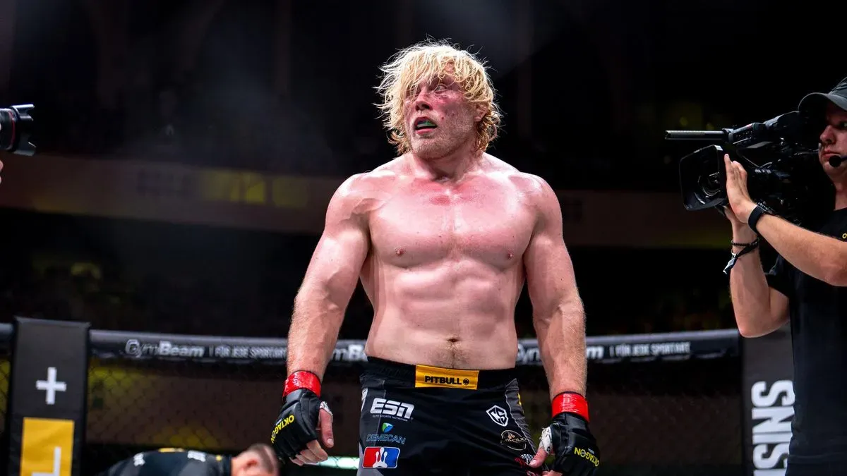 Emoce v Oktagonu. Hvězdný svalovec se rozčílil a hrozí odchodem z organizace