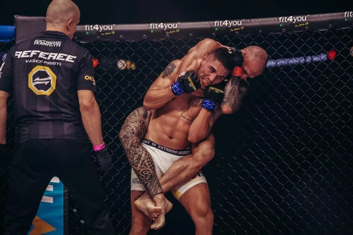 Emoce z klece. MMA příběhy ve fotografiích. Svět vítězů a poražených