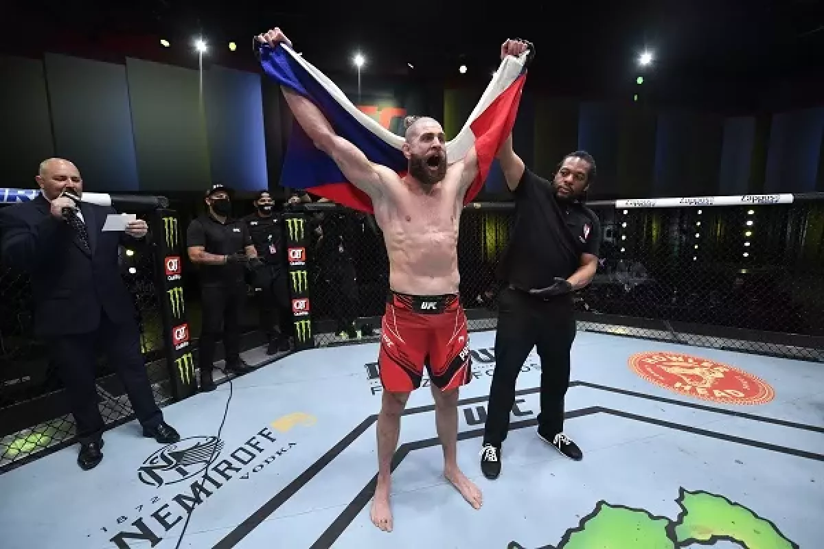 Glover Teixeira se chce připravovat s posledním přemožitelem Jiřího Procházky. Českému samurajovi však budou pomáhat Henry Cejudo a Jon Jones!