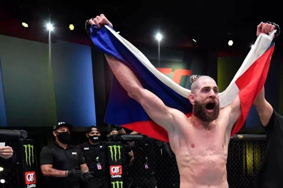 Historická chvíle pro české MMA. Procházka v Top 10, útočí na titul Sportovec roku