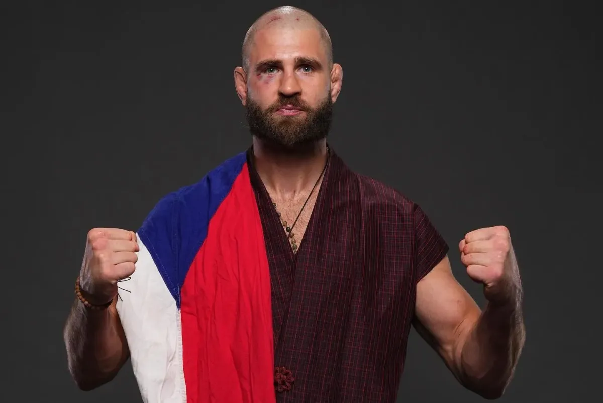 Hlasujte. Kdo vyhraje UFC titul v souboji Procházka vs. Ulberg?