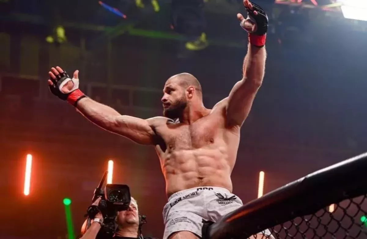 Hulk z Uralu úřadoval! Svého soka zatloukl do země jak hřebík