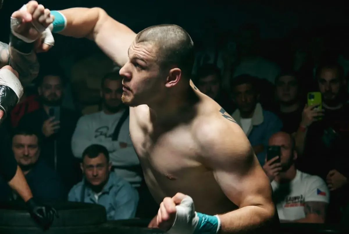 I zuby lítaly po ringu. Brno poznalo krále boxu bez rukavic