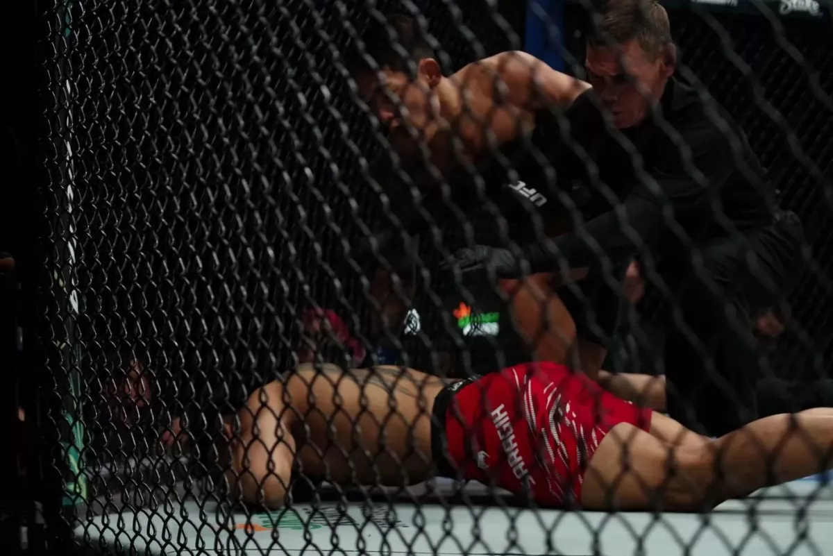 Jednou ranou soupeře v UFC uspal. Pak přidal zbytečnou, leč důraznou tečku