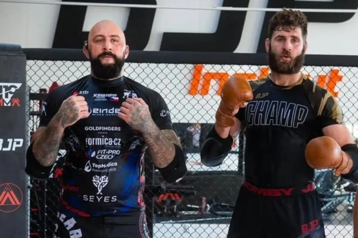 Jiří řeší situace jako lovec, jde po bradě, vzpomíná na přípravu Martínek