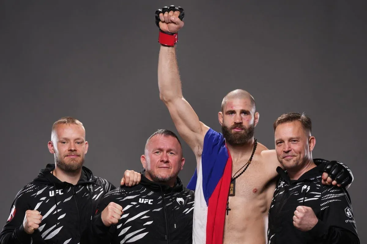 Jirka to dostává sežrat, on je nejvíce zklamaný, stojíme za ním. Jsme dobrý tým, vzkazuje trenér