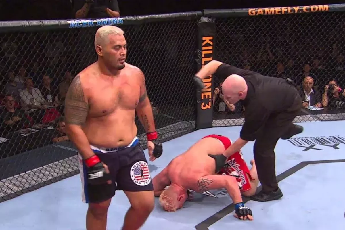 Jsi jen krysa podvádějící na steroidech, pálí do Jonese veterán UFC