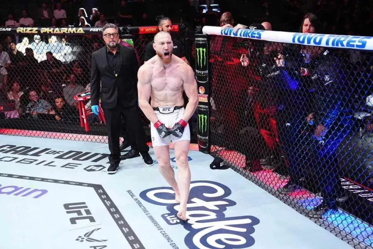 KO, pravačka jako granát. Američan z UFC uspal rivala mohutným nápřahem