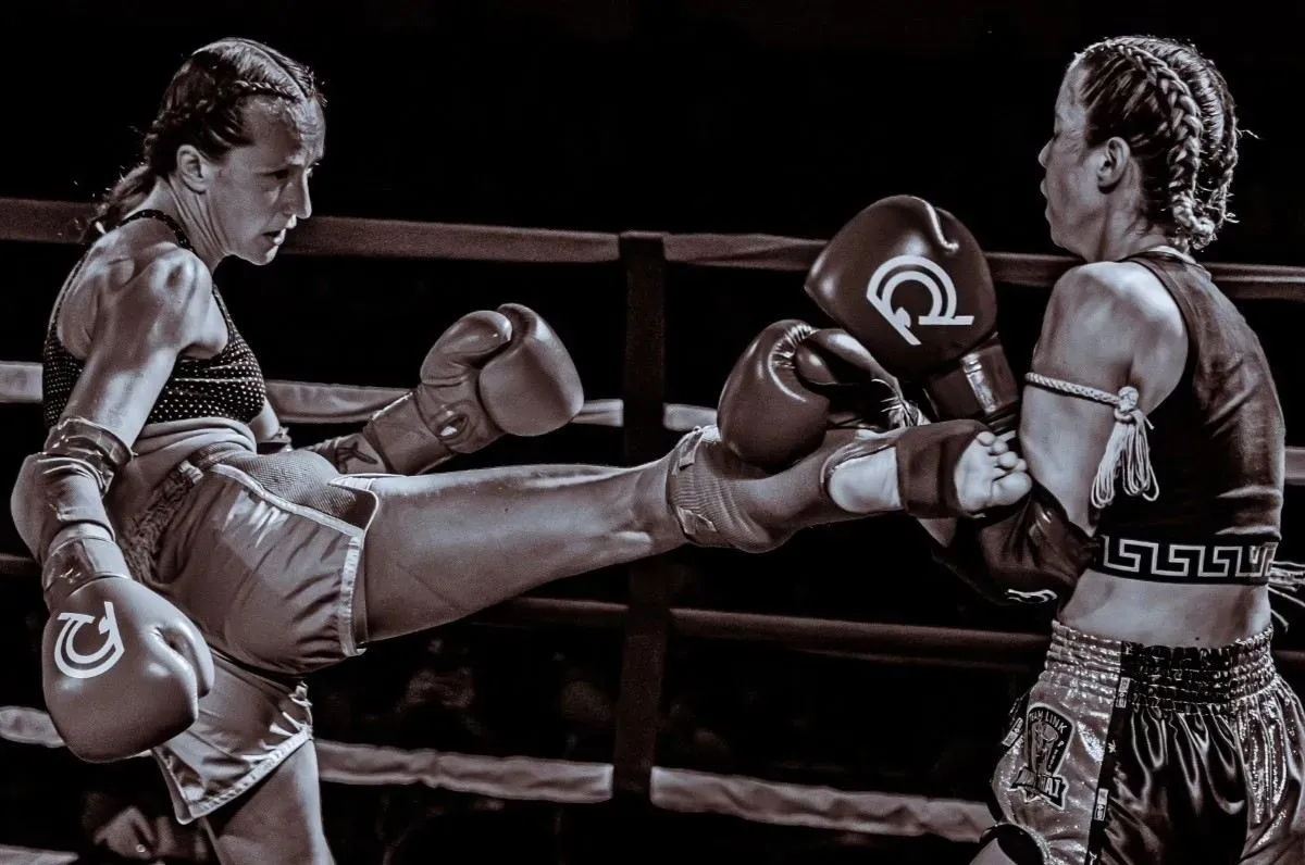 KO za 6 sekund. Bojovnice na nic nečekala, kopem vypnula soupeřku