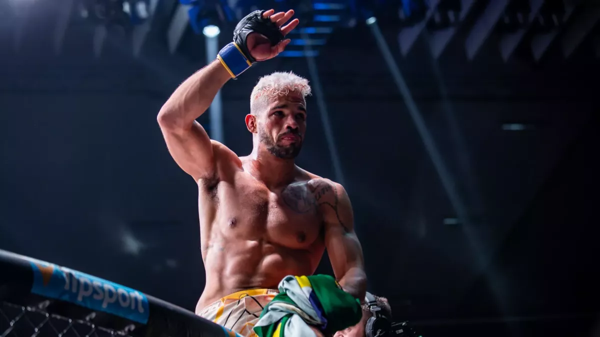 Kaik Brito už není šampionem Oktagonu, trůn welterové váhy je volný