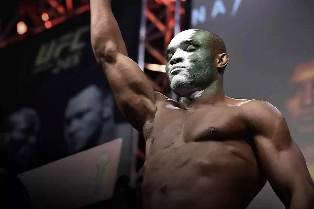 Kamaru Usman prozradil, kolik vydělal za svůj první zápas a za co utratil svůj první milion dolarů