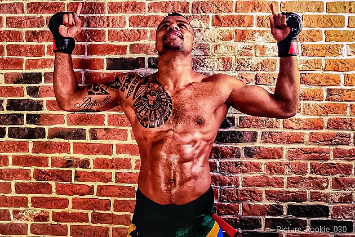 Když zápasník MMA pláče. Zbraně a drogy měl Xavier na dosah, teď září v kleci
