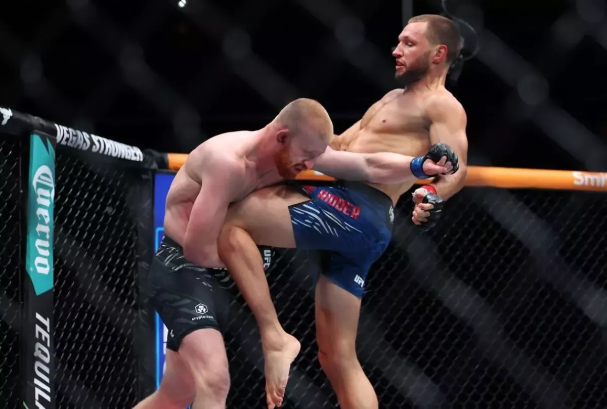 Koleno do břicha a kometa UFC se složila jako harmonika