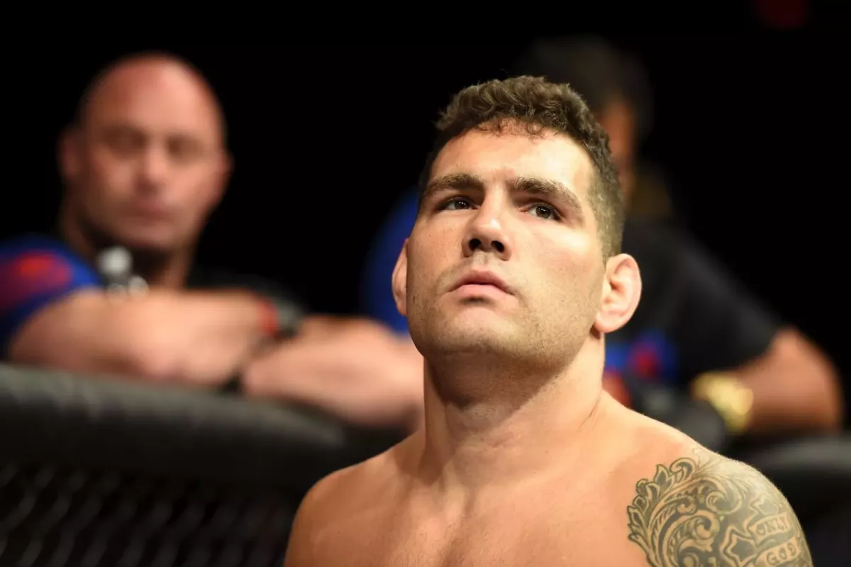 Kop, zlomenina a zmar. Bývalý šampion UFC se vrací, noha byla zachráněna