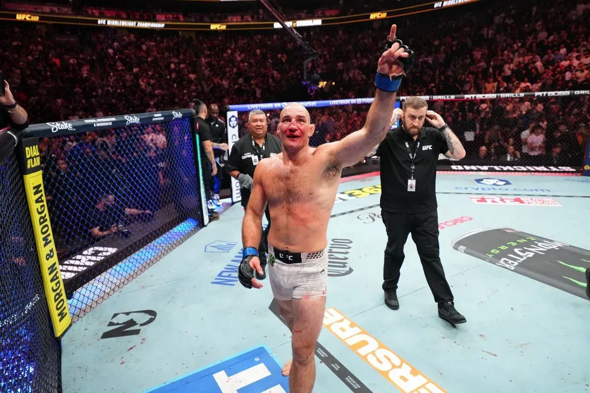 Král převapení. Strickland bojoval se zlomeným nosem, Chimaev mu připnul mistrovský pás