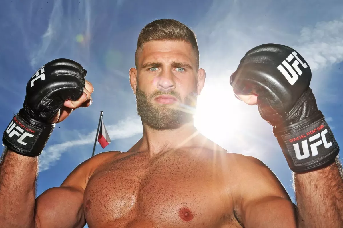 Královská bitva. Hit polotěžké divize je jasný. Šampion a proti němu v UFC neporažený Procházka