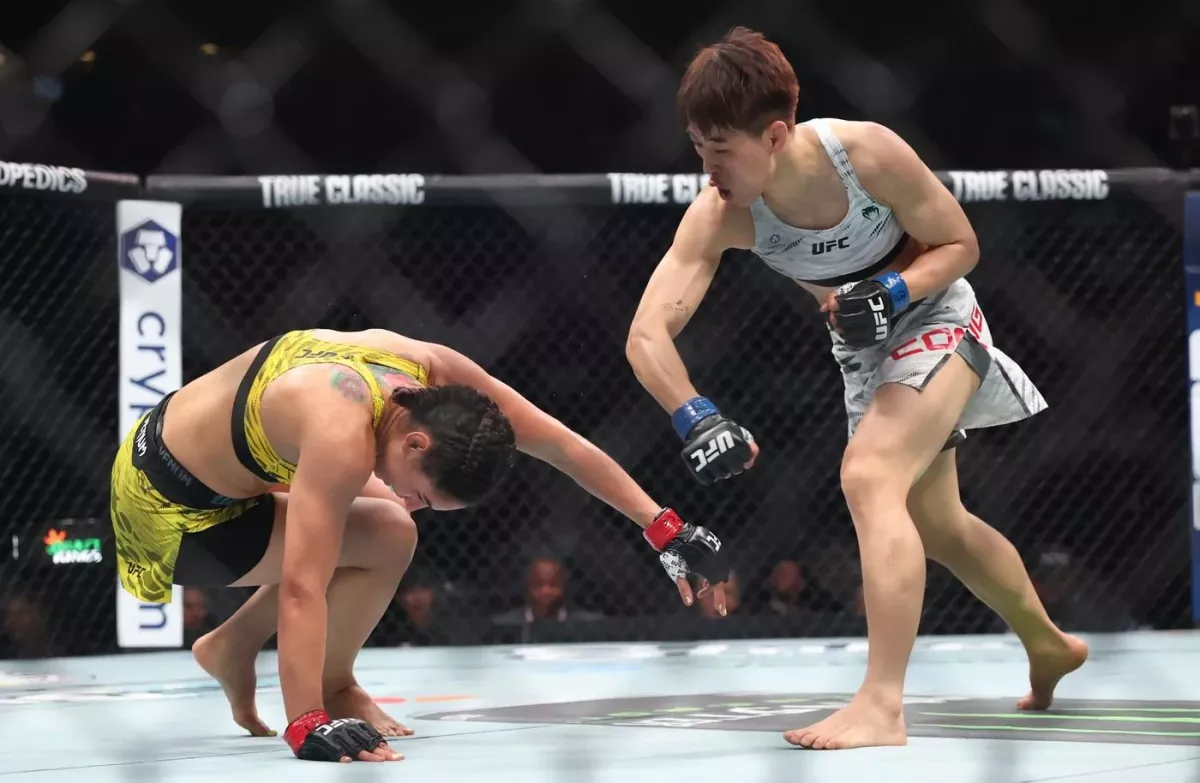 Kráska z UFC padla, soupeřka jí rozštípala nohu