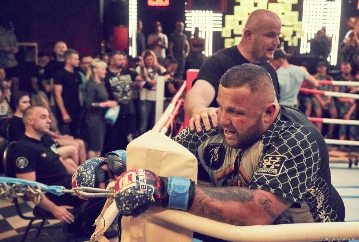 MMA premiéra v 41 letech? Vsadil jsem na granáty, směje se bojovník s pestrou minulostí