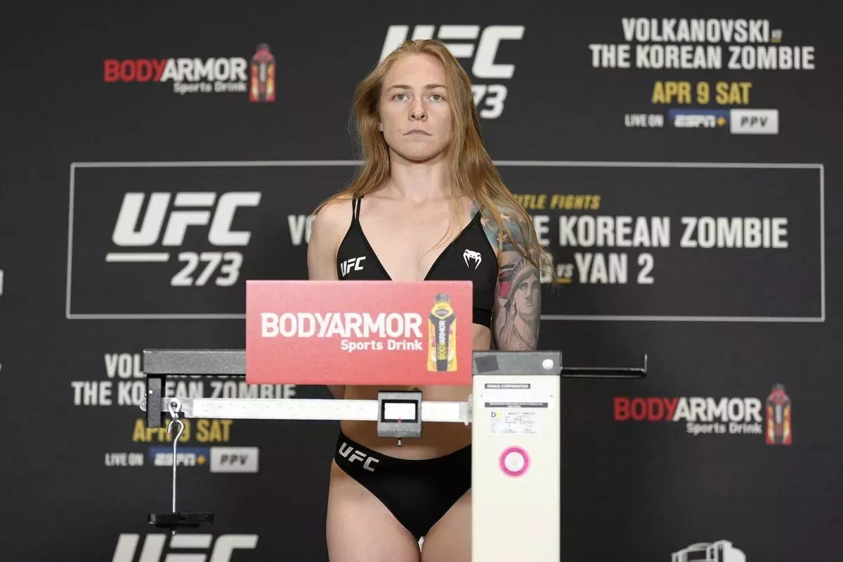 MMA zápasnice promluvila o zneužívání svým otcem