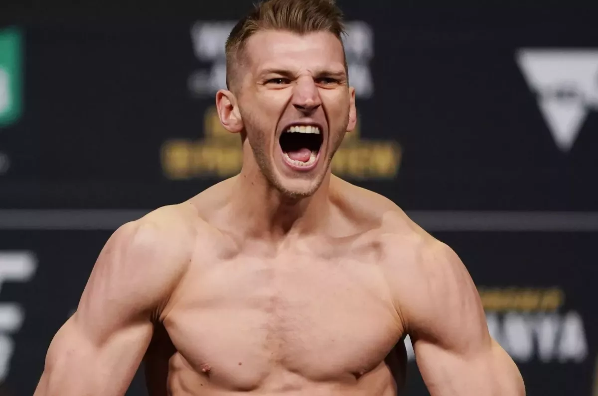 Malý škrábanec, kamaráde, rozesmál se po bitvě v UFC. Rentgen odhalil zlomenou ruku