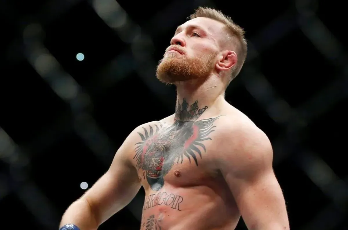 McGregor drtil formu v ringu. Rozdával dělovky a fasoval od svého synka