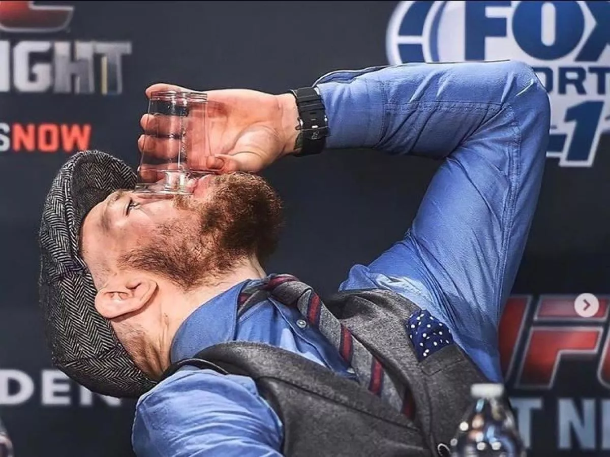 McGregor jako živá kopie napumpovaného Pepka námořníka. Proč?